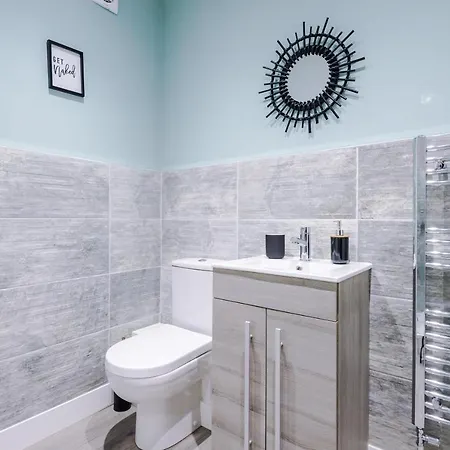 The Ecclesian - Upscale Near Trafford Centre & Eccles Train Station Manchester