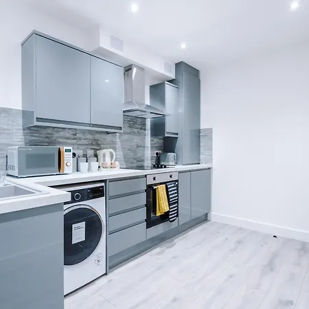 The Ecclesian - Upscale Near Trafford Centre & Eccles Train Station * Manchester