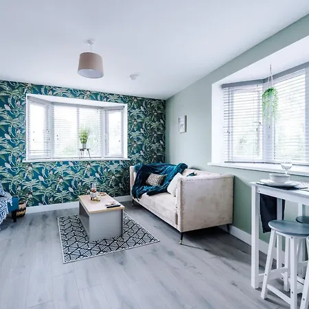 The Ecclesian - Upscale Near Trafford Centre & Eccles Train Station Apartment Manchester