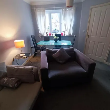 Modern Comfy 3bd House With Parking 맨체스터