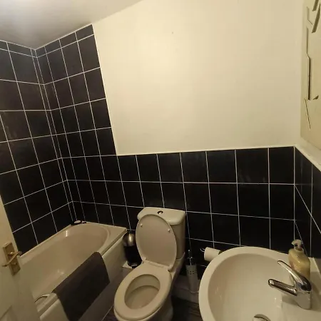펜션 Modern Comfy 3bd House With Parking 맨체스터
