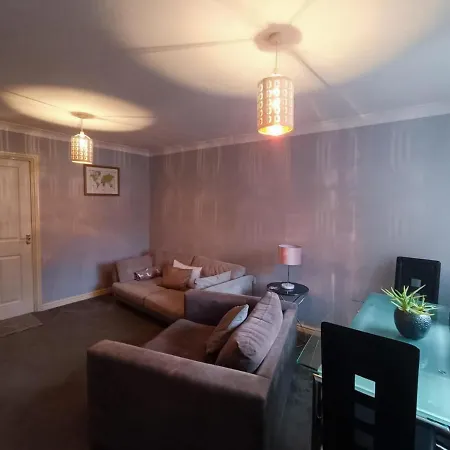 Modern Comfy 3bd House With Parking 맨체스터