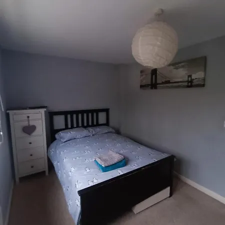 Modern Comfy 3bd House With Parking * 맨체스터