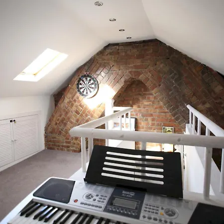 Pass The Keys Large Family In Chorlton Holiday home Manchester