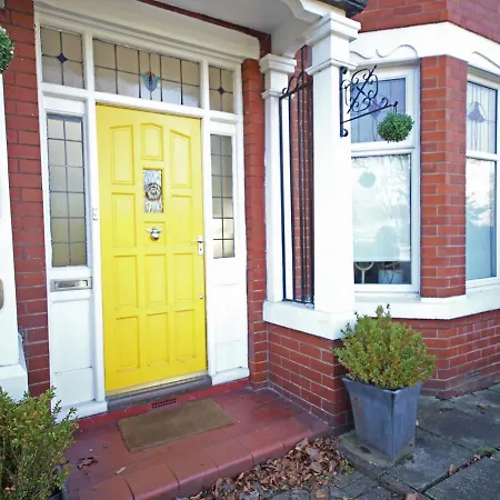 Holiday home Pass The Keys Large Family In Chorlton *