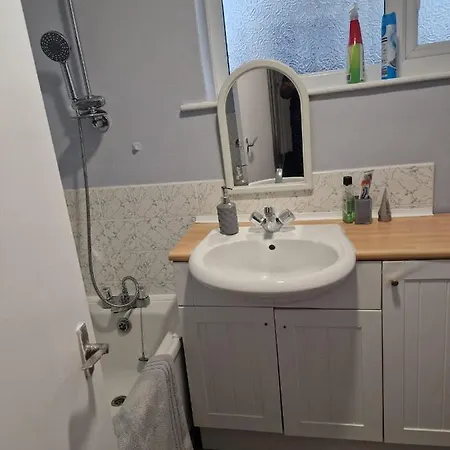 The Pride Of Manchester, Trafford Homestay
