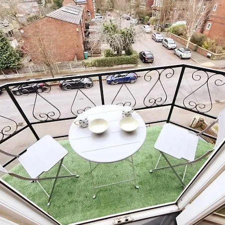 Luxury Up To 6 People, Opposite Tram, Chorlton, Balcony Lägenhet Manchester