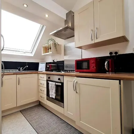 Luxury Up To 6 People, Opposite Tram, Chorlton, Balcony * Manchester