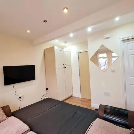 Lägenhet Luxury Up To 6 People, Opposite Tram, Chorlton, Balcony *