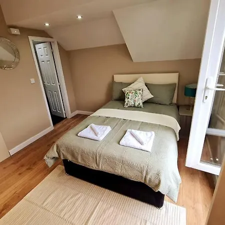 Luxury Up To 6 People, Opposite Tram, Chorlton, Balcony *