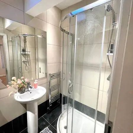 Lägenhet Luxury Up To 6 People, Opposite Tram, Chorlton, Balcony Manchester