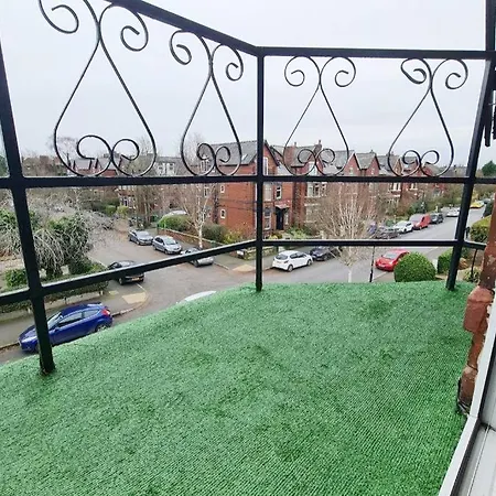 Lägenhet Luxury Up To 6 People, Opposite Tram, Chorlton, Balcony *
