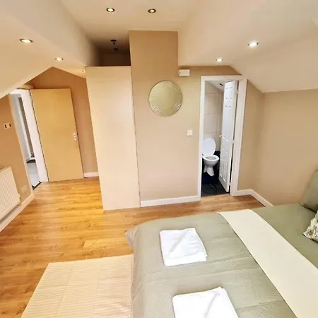 Lägenhet Luxury Up To 6 People, Opposite Tram, Chorlton, Balcony Manchester
