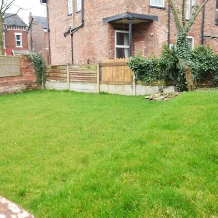 Luxury Up To 6 People, Opposite Tram, Chorlton, Balcony Appartamento