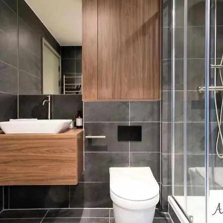 New Build Luxury Central For Contractors And Short Stays شقة