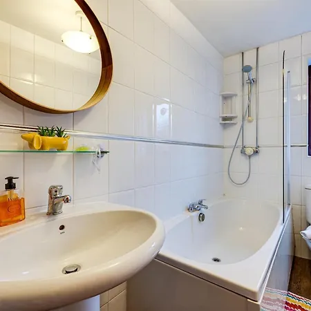 Centrally Located Elegant 2 Bed House In Chorlton מנצ'סטר