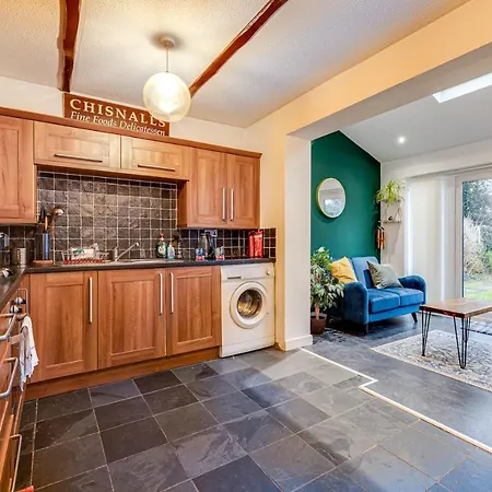 בית נופש Centrally Located Elegant 2 Bed House In Chorlton מנצ'סטר