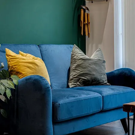 Centrally Located Elegant 2 Bed House In Chorlton *