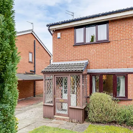 Centrally Located Elegant 2 Bed House In Chorlton * Manchester
