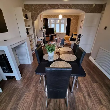 شقة Large House In