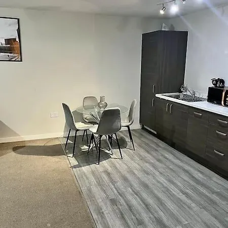Apartment Modern 2 Bedroom Flat With Views