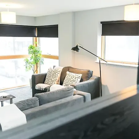 Spacious Central 1 Bedroom Appartement