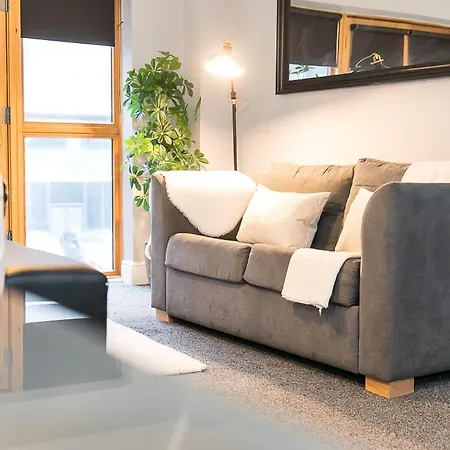 Apartment Large 2 Bedroom Sleeps 6 Manchester