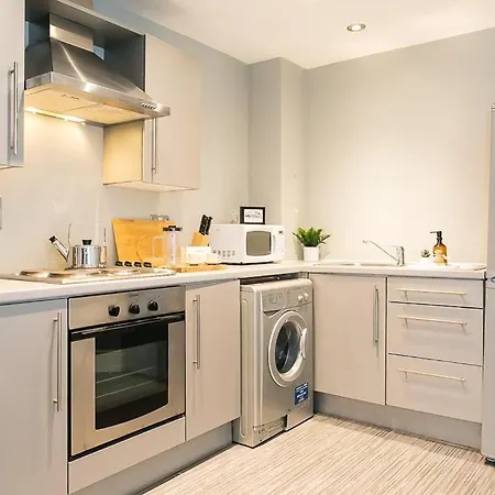 Spacious Modern 1 Bedroom Appartamento