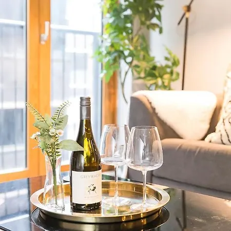 Spacious Modern 1 Bedroom