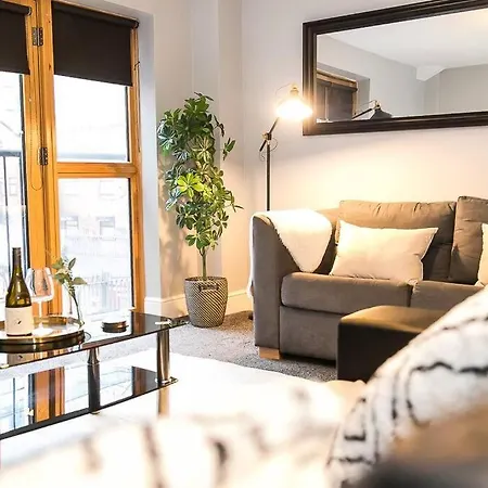 2 Bedroom With Space For 6 מנצ'סטר