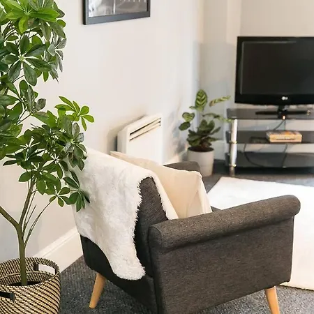Splendid Spacious 1 Bed Flat Манчестер