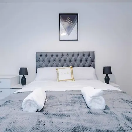 Luxury Centre Apt - Balcony - Parking Access Διαμέρισμα *
