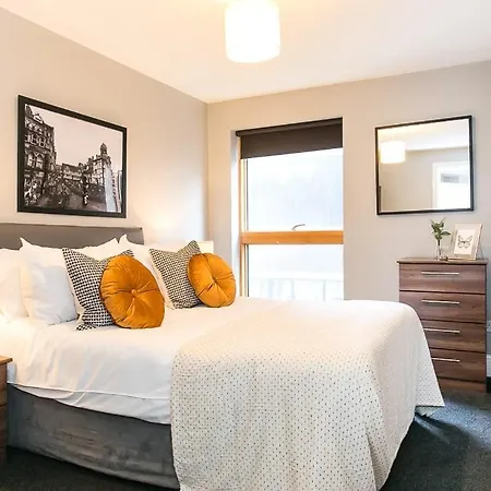 Spacious Central 1 Bedroom Apartment *
