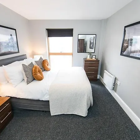 Splendid Spacious 1 Bed Flat アパート