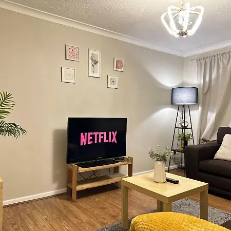Entire 2 Bedroom House With Parking View Holiday home