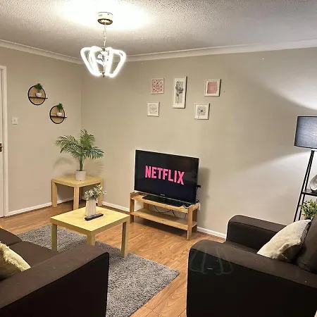 Entire 2 Bedroom House With Parking View Manchester