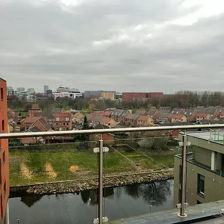 Modern 2 Bedroom Flat With Views Apartment Manchester