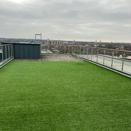 Modern 2 Bedroom Flat With Views * Manchester