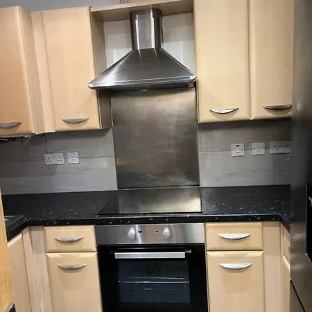 Entire House With Parking Apartment