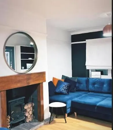 Spacious 3 Bedroom House With Garden In Salford * Manchester