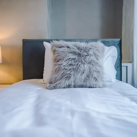 Spacious 4 Bed With Parking Σπίτι διακοπών *