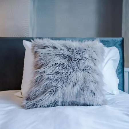 Spacious 4 Bed With Parking Vakantiehuis Manchester