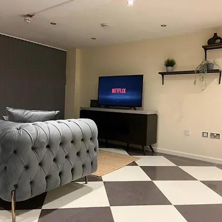 Apartment In Old Trafford