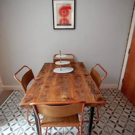 Beautiful 6 Bedroom House On A Quiet Street In South