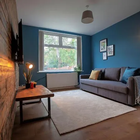 Beautiful 6 Bedroom House On A Quiet Street In South *