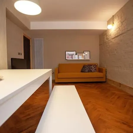 펜션 Gorgeous Large House In Quiet Residential Area