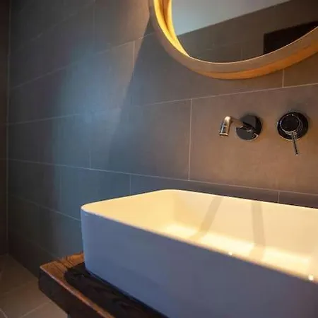Gorgeous Large House In Quiet Residential Area 펜션
