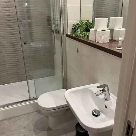 Luxury Corner Apartment, Balcony W Scenic Views Διαμέρισμα *