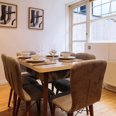 Stylish And 2 Bedroom Flat In Manchester