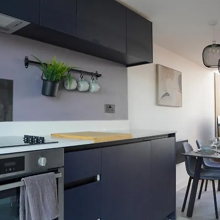 3bdr Penthouse By Torr Group Short Lets & Serviced With Private Rooftop Garden Appartement *